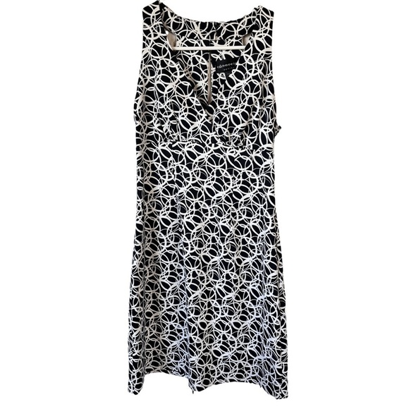Connected Petite. Geometric design. Dress size 4P. - Picture 1 of 10